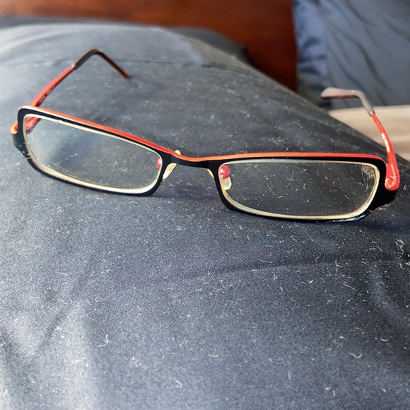 Bebe prescription glasses (prescription has changed). Lens replacement needed.